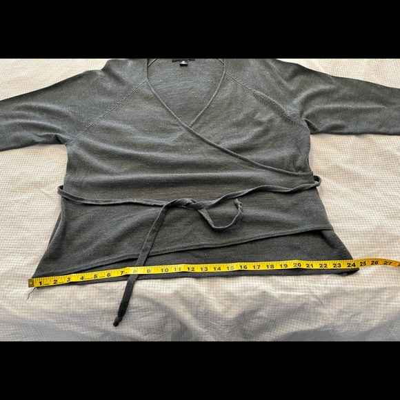 Faux wrap blouse with belt like new - Picture 5 of 10